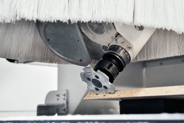 CNC-Maschinen gibt es in vielen Größen und Preisstufen. Orientierung gibt unsere Marktübersicht.