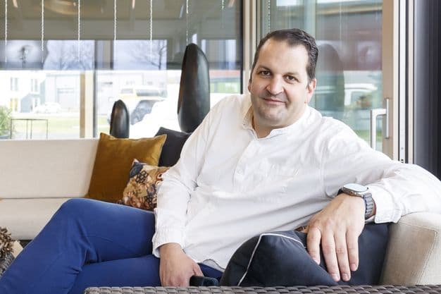 „Künstliche Intelligenz muss dazu dienen, dass wir stressfreier arbeiten und uns mehr auf unsere Projekte konzentrieren“, sagt Matthias Brack.