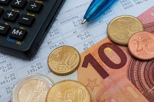 Der Mindestlohn in Deutschland ist seit 2015 deutlich stärker gestiegen als die Tariflöhne.