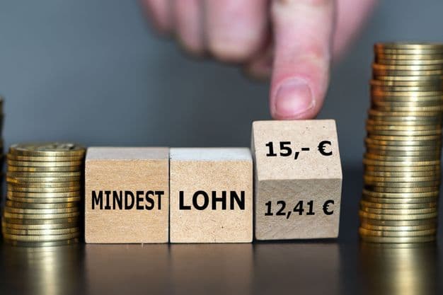 Vorstoß vom Bundeskanzler: In einem Interview hat sich Olaf Scholz dafür ausgesprochen, den Mindestlohn in zwei Schritten anzuheben.