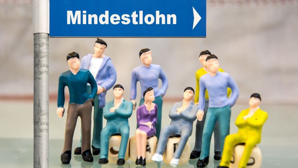 Bis Ende Juni 2025 entscheidet die Mindestlohnkommission darüber, wie sich die Lohnuntergrenze in Deutschland ab 2026 weiterentwickeln soll.