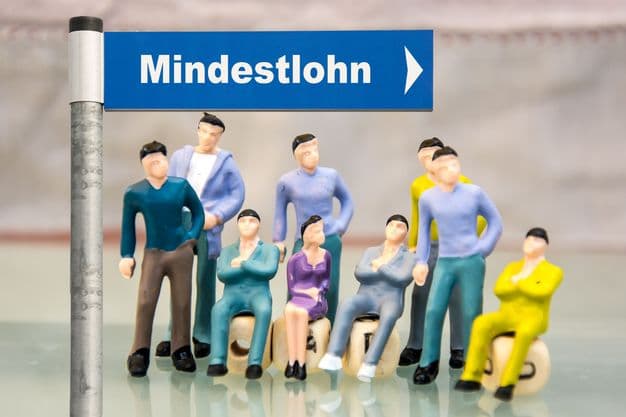 Bis Ende Juni 2025 entscheidet die Mindestlohnkommission darüber, wie sich die Lohnuntergrenze in Deutschland ab 2026 weiterentwickeln soll.