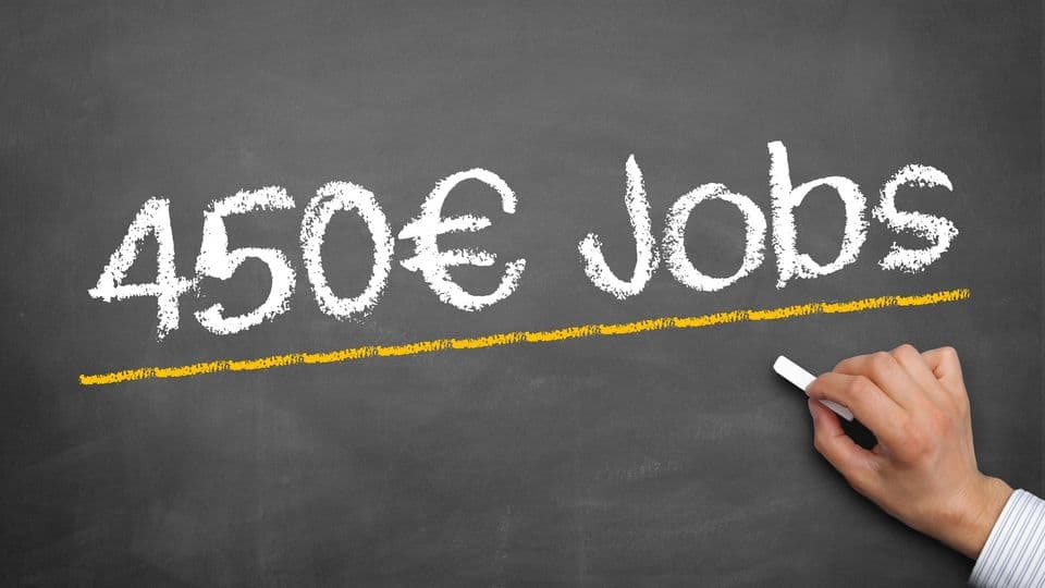 Tafel 450 Euro Job mit Hand und Kreide