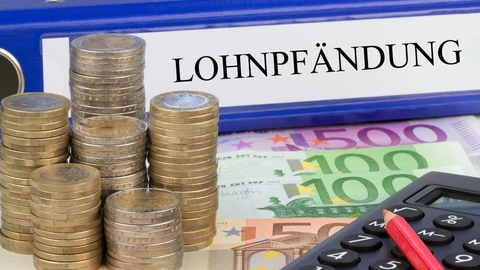Ab 1. Juli 2024 liegt die Pfändungsfreigrenze für Alleinstehende auf 1 491,75 Euro im Monat.