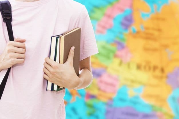 Fachbegriffe für den Beruf in 12 Sprachen lernen: Mit dem Berufs-ABC ist das für 30 Berufe möglich.