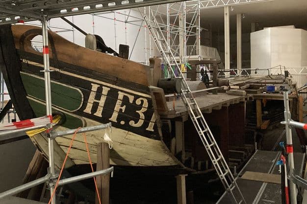 Die Maria, mit dem Fischereikennzeichen HF 31, wurde in den 1950er Jahren von der Elbe nach München transportiert.