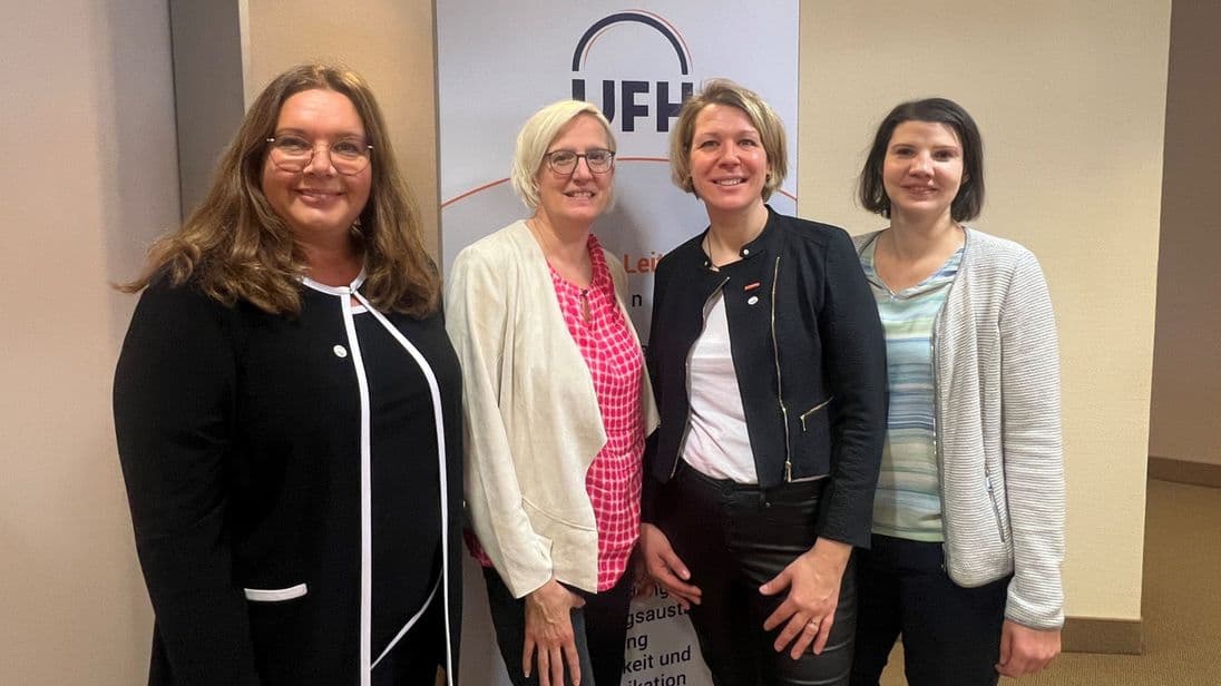 Vor Ort in Bingen wurden gewählt: Vorsitzende: Katja Lilu Melder (2.v.r.), Stellvertretende Vorsitzende: Silke Gräfin Falco di Torre Pellice, Schatzmeisterin: Manuela Groß Schatzmeisterin (2. v.l.) mit der Geschäftsführerin Miriam Schulze.