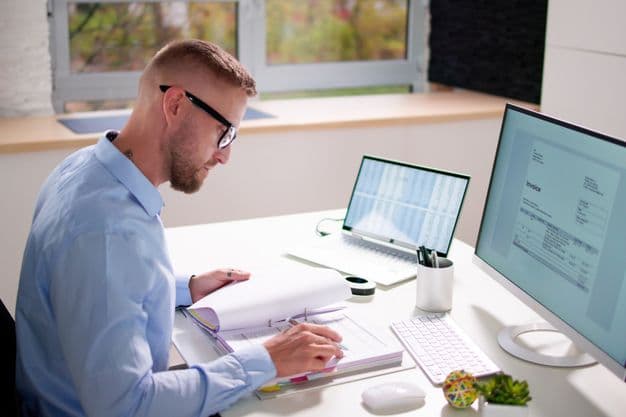 Kontrollmaterial: Fallen Betriebsprüfern in einem Unternehmen fehlerhafte oder ungewöhnliche Rechnungen eines anderen Unternehmens auf, kann das beim Rechnungsersteller zu einer Umsatzsteuer-Sonderprüfung führen