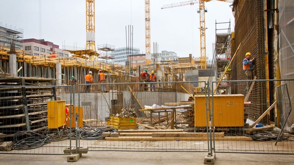 Senkung der Lohnnebenkosten, Ranking mit Baugenehmigungszeiten oder mehr Planungssicherheit für Bauherren: Aus Sicht von Handwerkern kann die Politik einiges tun, damit in Deutschland mehr und schneller gebaut wird.