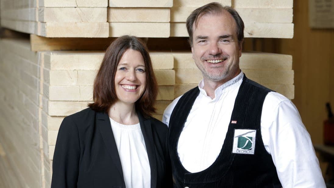 Haben auch für 2023 viele Pläne in Sachen Nachhaltigkeit: Gabi und Thilo Diedrich planen eine Palletheizung und ein Blockheizkraftwerk und wollen den Verbrauch fossiler Energieträger weiter reduzieren.