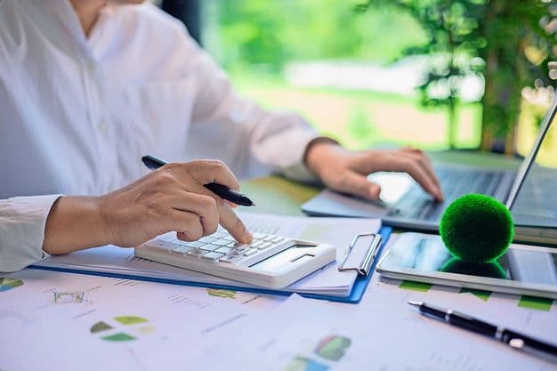 Betriebe in der Lieferkette größerer Unternehmen sollten sich besonders mit dem Thema Nachhaltigkeitsbericht befassen.