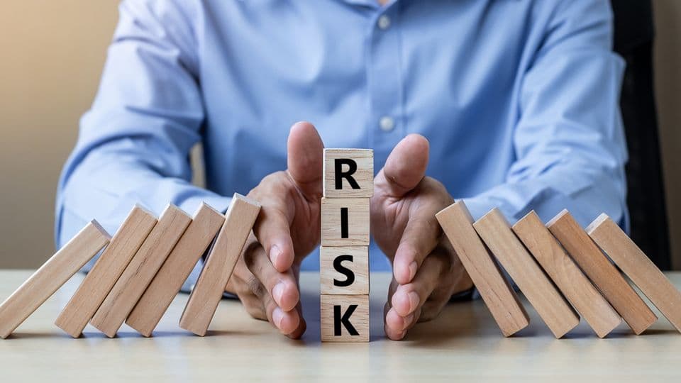 Selbstständige sehen 2025 mehr Risiken und wünschen sich Entlastungen bei Bürokratie und Kosten von der neuen Bundesregierung.