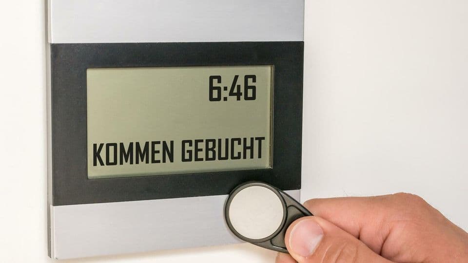 Pflicht zur digitalen Arbeitszeiterfassung soll für Betriebe in einigen Branchen kommen – auch viele Handwerker dürfen betroffen sein.