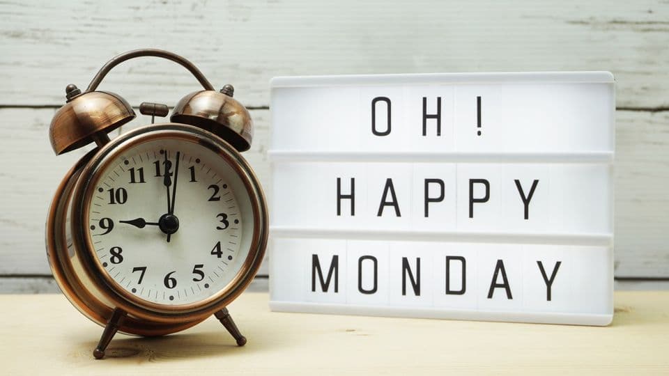 freut euch es ist Montag
Happy Monday lightbox alphabet wording on wooden background