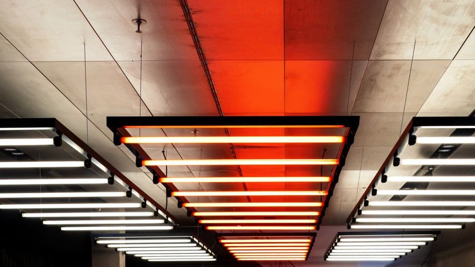 Alarmstufe rot: hohe Stromkosten. Mit einem Wechsel auf LED-Technik können Sie viel sparen. Wie viel zeigt der Rechner LED Kosten.