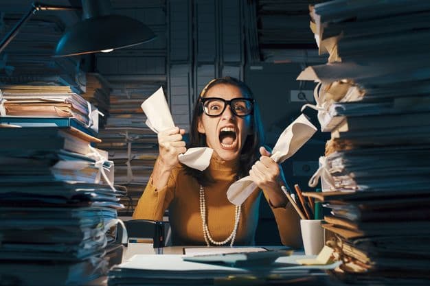 Stress mit dem Papierkram? Die E-Rechnung zwingt Betriebe zur Digitalisierung. Das ist eine Chance, künftig Zeit zu sparen.