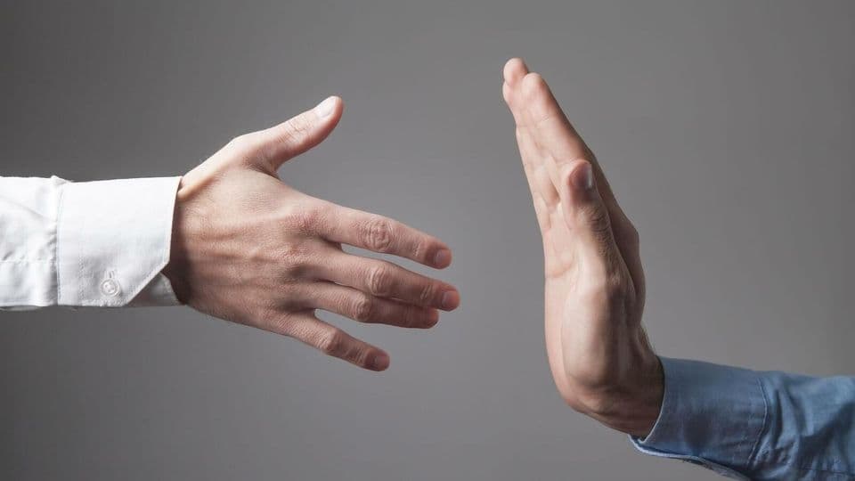 Keine Widerrufsbelehrung bei Außergeschäftsraumverträgen: Die Widerrufsfrist für Verbraucher verlängert sich um knapp ein Jahr.