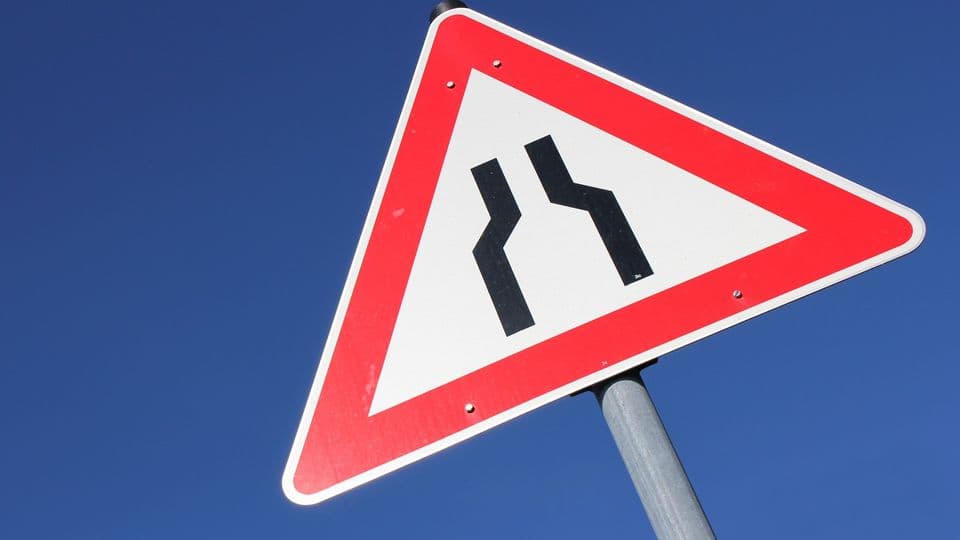 Wird das Material auf Baustellen knapp, drohen Baustopps. Handwerker sollten sich für drohende Engpässe absichern.