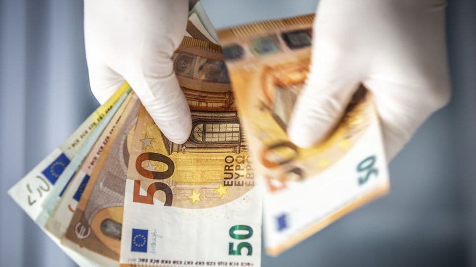 Steuerfrei waren die Corona-Sonderzahlungen nur, wenn Arbeitgeber sie zusätzlich zum geschuldeten Lohn bezahlten.