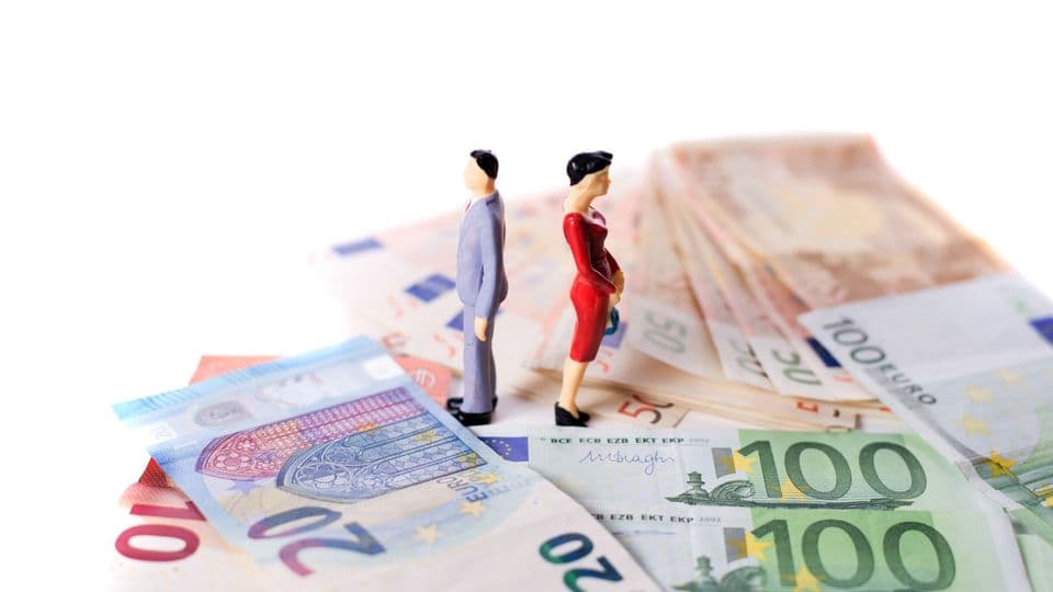 Ehevertrag: GmbH-Anteile statt Zugewinnausgleich? Das Finanzamt verlangt dafür Einkommensteuer.