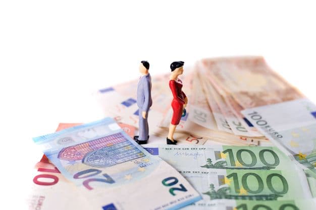 Ehevertrag: GmbH-Anteile statt Zugewinnausgleich? Das Finanzamt verlangt dafür Einkommensteuer.