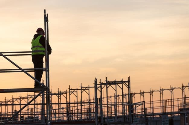 Neu vereinbart wurde die Einführung eines tariflichen Sommerausfallgelds für das Gerüstbau-Handwerk.