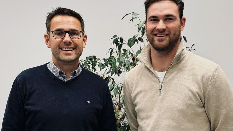 Zwei Handwerker mit großen Plänen: Christoph Wilkending und Jannes Wulfes wollen gemeinsam in der Neubaubranche durchstarten.