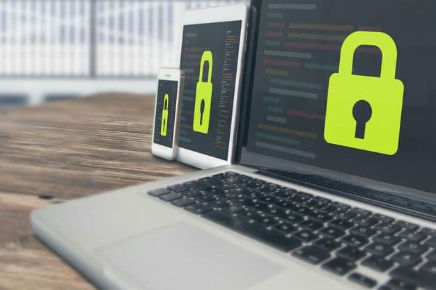 Erste Reaktionen bei einem Fälschungsangriff auf Ihre E-Mails: W-Lan-Router aus, aber Server laufen lassen, rät ein IT-Experte.