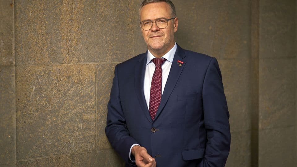 Viele Betriebe sind von der Politik der neuen Regierung enttäuscht. ZDH-Präsident Dittrich fordert, dass endlich gehandelt werden muss.