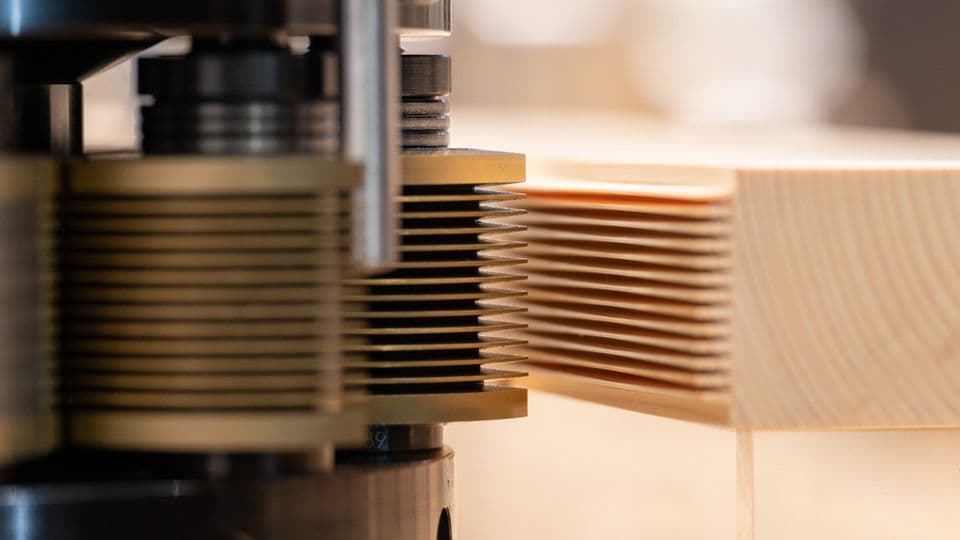 Wenn Technik Handwerk ergänzt: CNC-Fräswerkzeuge schaffen Präzision, wo früher Fingerspitzengefühl allein gefragt war – effizient, sauber, wiederholbar.