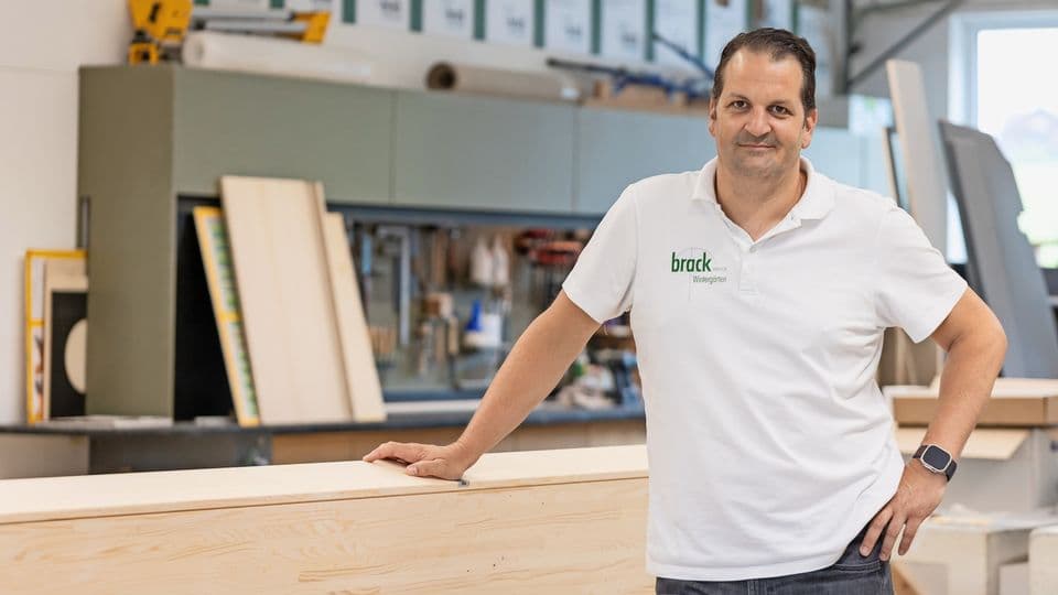 Auch wenn Künstliche Intelligenz nicht immer die perfekte Lösung liefert: „Die Ergebnisse kann man oft als Vorlage nutzen und damit weiterarbeiten. Auch das spart viel Zeit“, sagt Matthias Brack.