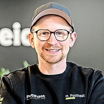 Tischlermeister und Geschäftsführer, Michael Potthast, ist Fachmann für Akustiklösungen für Wohnungen und Büros.