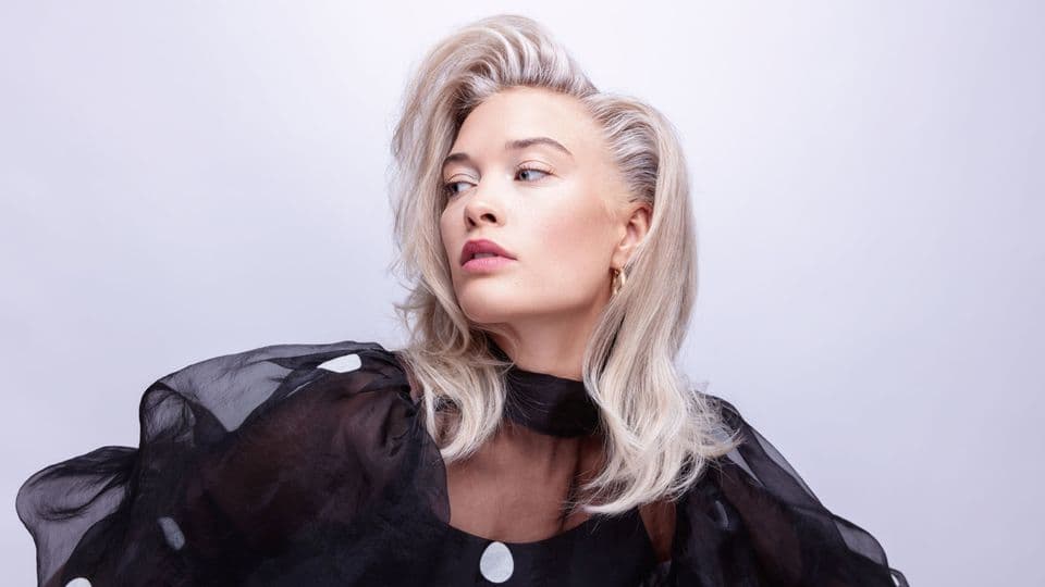 Blond mit viel Volumen, ganz im Zeichen der 80er – das ist in diesem Jahr wieder im Trend.