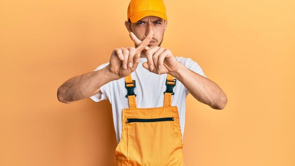 Bloß nicht hier arbeiten: Im Vorstellungsgespräch können Sie Bewerber auch abschrecken.