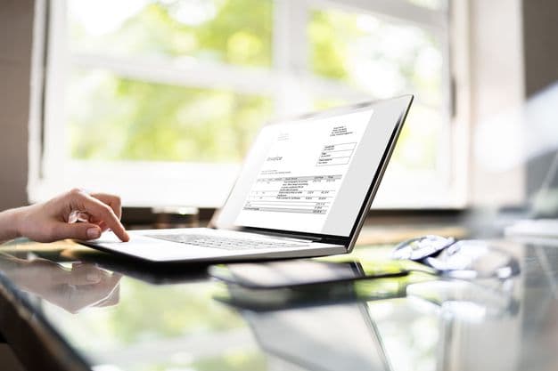 Bald kommt die Annahmepflicht: Betriebe sollten sich noch in diesem Jahr um eine Visualisierungssoftware kümmern, damit sie ab 2025 E-Rechnungen auslesen können.