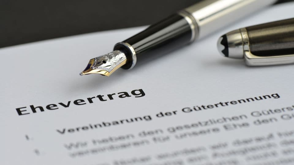 Ein Ehevertrag schafft rechtliche Klarheit und kann Konflikte vermeiden.