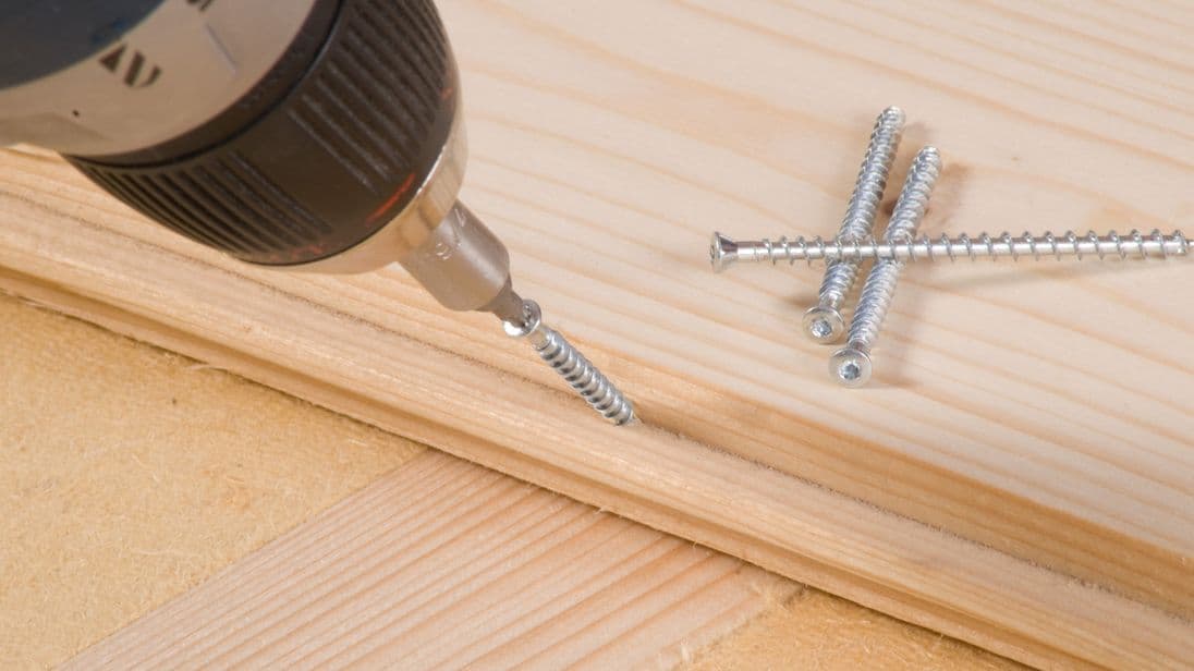 Vollgewindeschraube mit Zusammenzieheffekt: Die Dielenschraube von Heco.