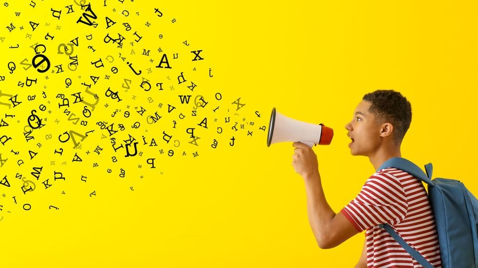 Jede Jugend hat ihre eigene Sprache: Aktuell werden Wörter wie zum Beispiel „lost“, „flexen“ oder „no front“ häufig genutzt.