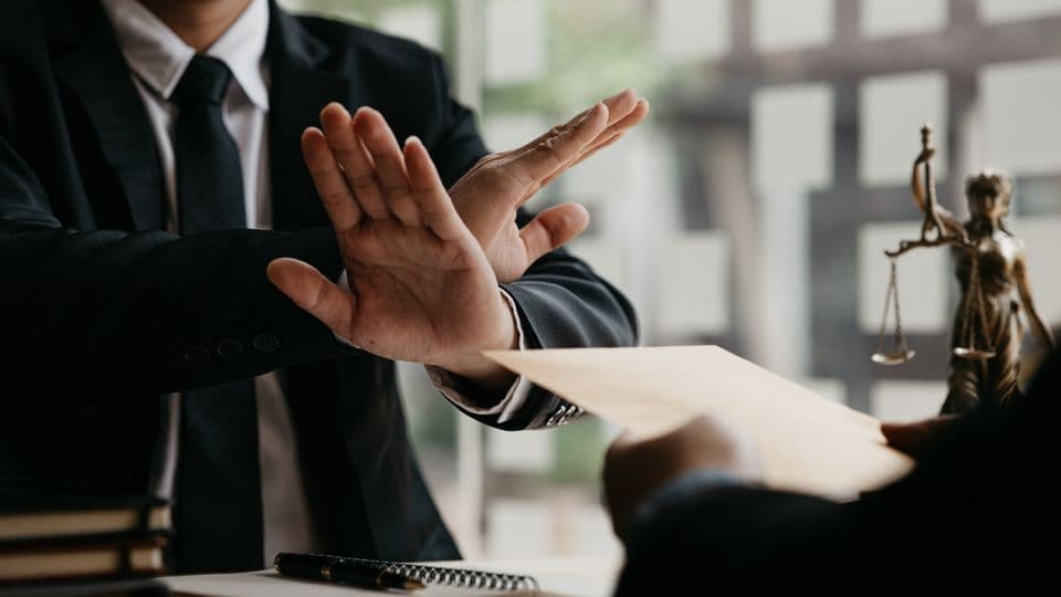 Der Kunde weist die Rechnung ab? Dann ist eine detaillierte Auftragsbestätigung bares Geld wert.