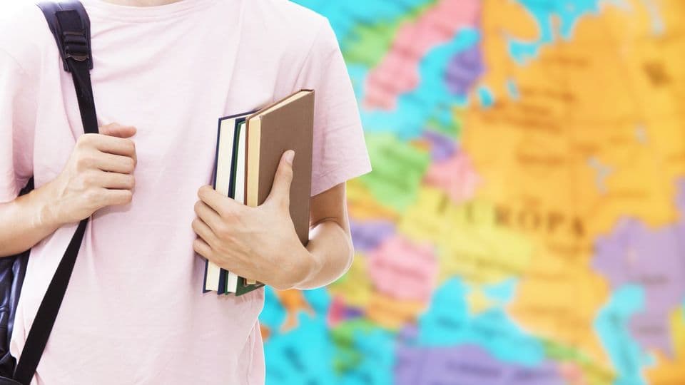 Fachbegriffe für den Beruf in 12 Sprachen lernen: Mit dem Berufs-ABC ist das für 30 Berufe möglich.