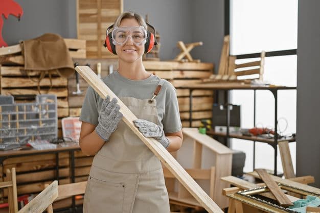 Selbstständig als Handwerkerin? Der Weg zum eigenen Betrieb ist kompliziert. Doch dafür gibt es Hilfe und Beratung.