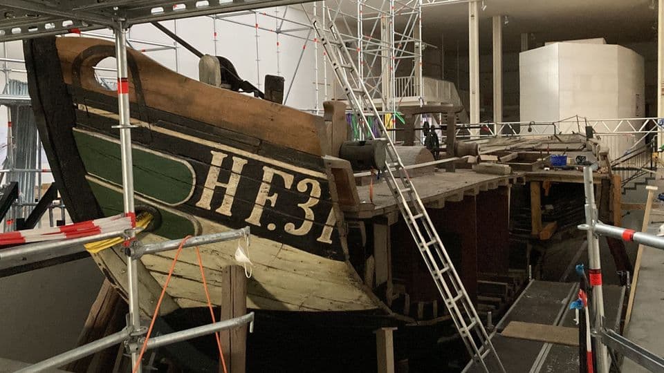 Die Maria, mit dem Fischereikennzeichen HF 31, wurde in den 1950er Jahren von der Elbe nach München transportiert.