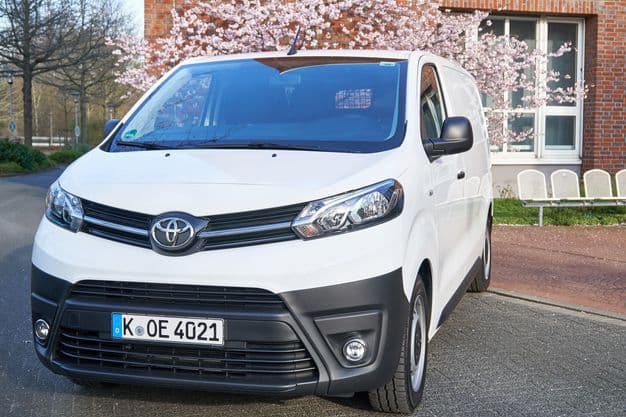 Fahrbericht Toyota Proace: Schlicht, spritzig, sparsam