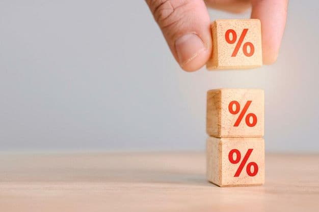 Fehlerhafte Rechnung: Ohne rückwirkende Rechnungskorrektur werden Steuernachzahlungen und Verzugszinsen fällig.