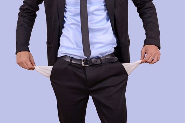 Vorsicht: Wenn Unternehmen ihre Belegschaft nicht mehr bezahlen, ist das ein großes Warnsignal für eine bevorstehende Insolvenz.