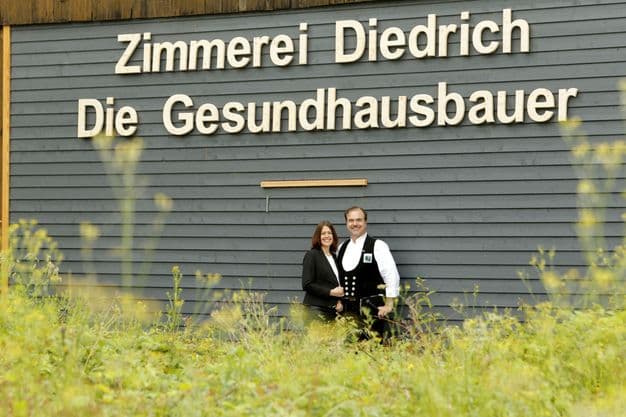 Gabi und Thilo Diedrich sind „Die Gesundhausbauer“ und richten ihre Zimmerei konsequent in Richtung Nachhaltigkeit aus.